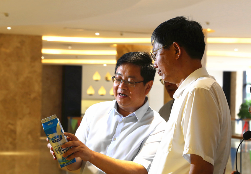 廣西壯族自治區人民政府副主席、黨組成員費志榮蒞臨皇氏集團參觀(guān)調研