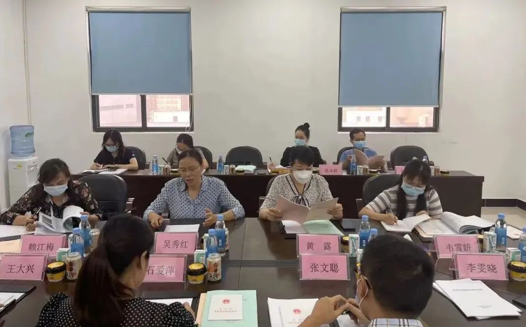 南寧市民族宗教事務(wù)委員會(huì )黨組書(shū)記、主任吳秀紅到皇氏乳業(yè)調研民族團結創(chuàng  )建工作