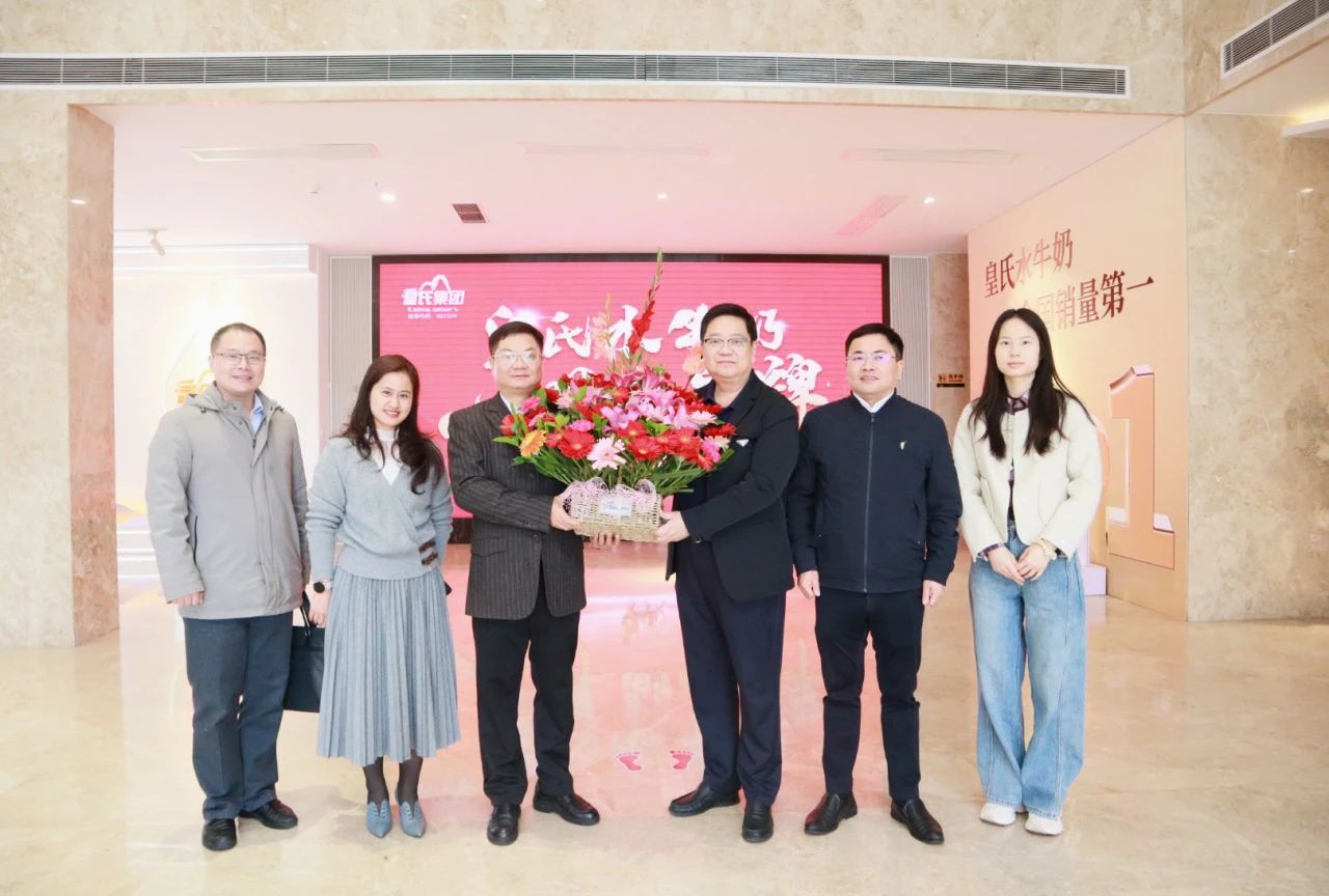自治區工商聯(lián)黨組成員、副主席蔡家東到皇氏集團開(kāi)展春節走訪(fǎng)慰問(wèn)活動(dòng)